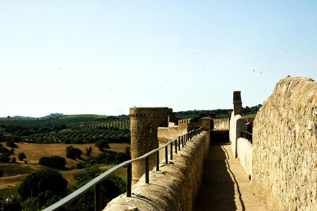 Locanda Delle Mura Anna De Croy Magliano in Toscana Bagian luar foto